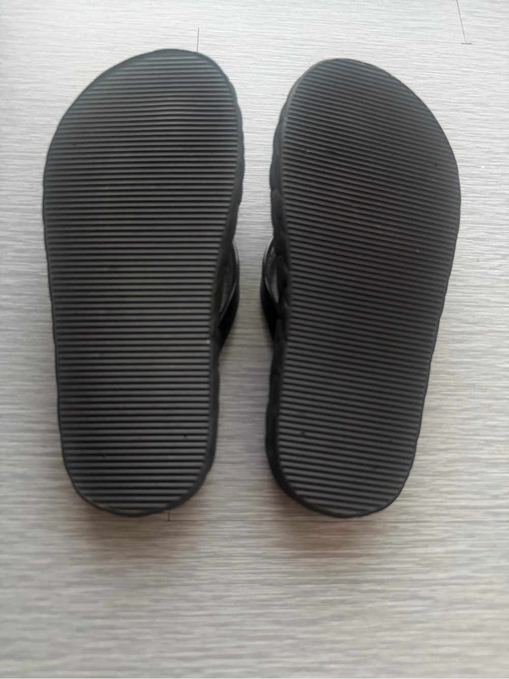 DV Dolce Vita Zibbie Girls Flip Flops Black EVA Foam Sandals Size 1 NWOB - Picture 5 of 6
